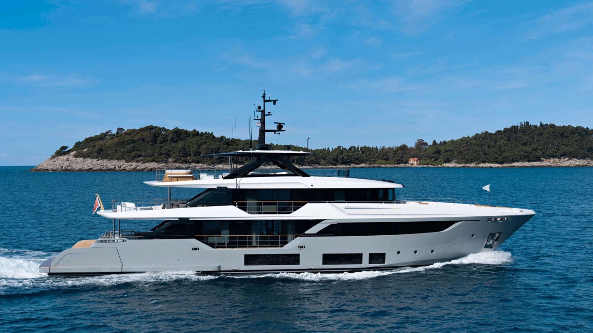 Custom Line Navetta 38